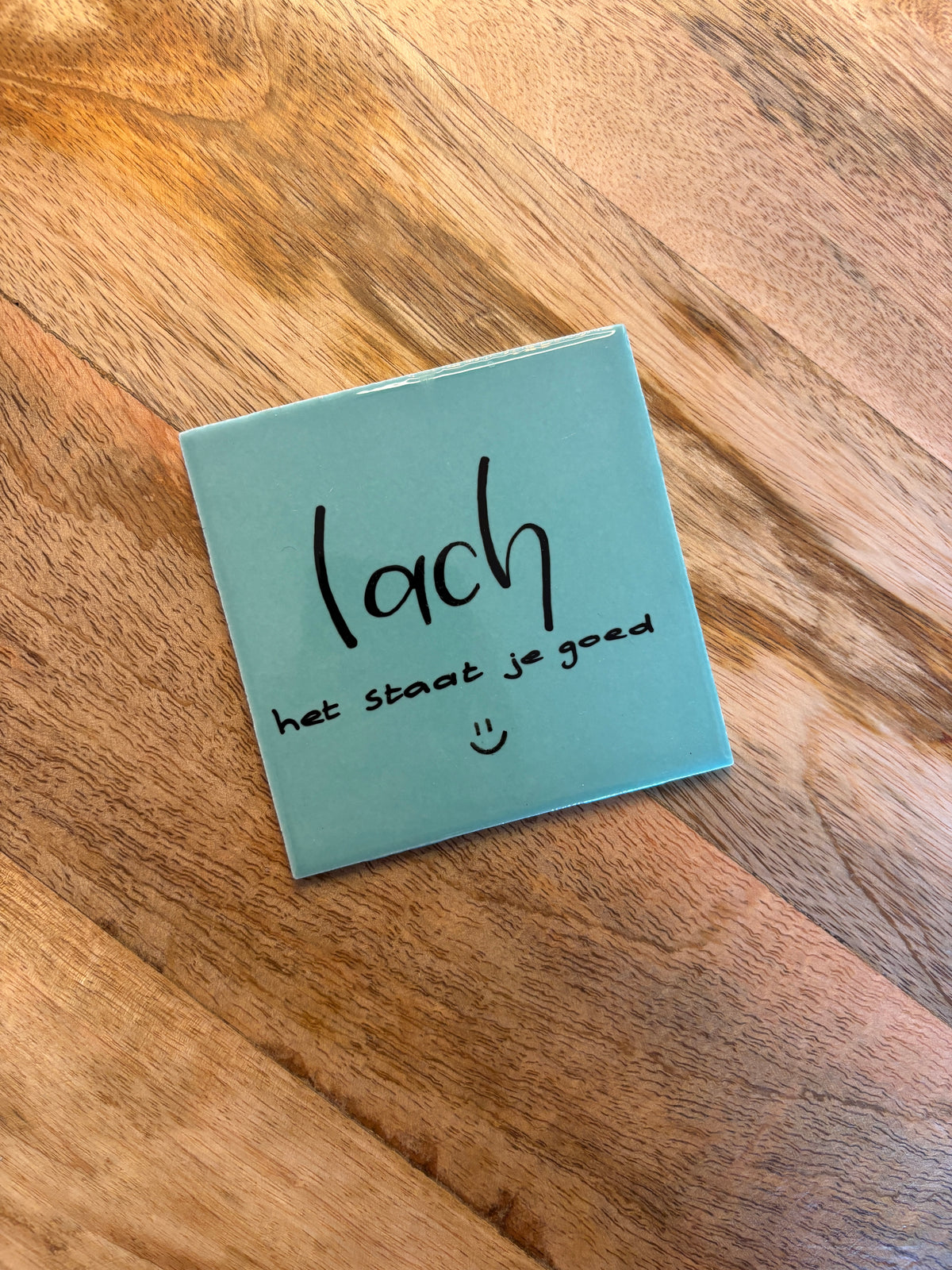 Tegeltje 'lach'